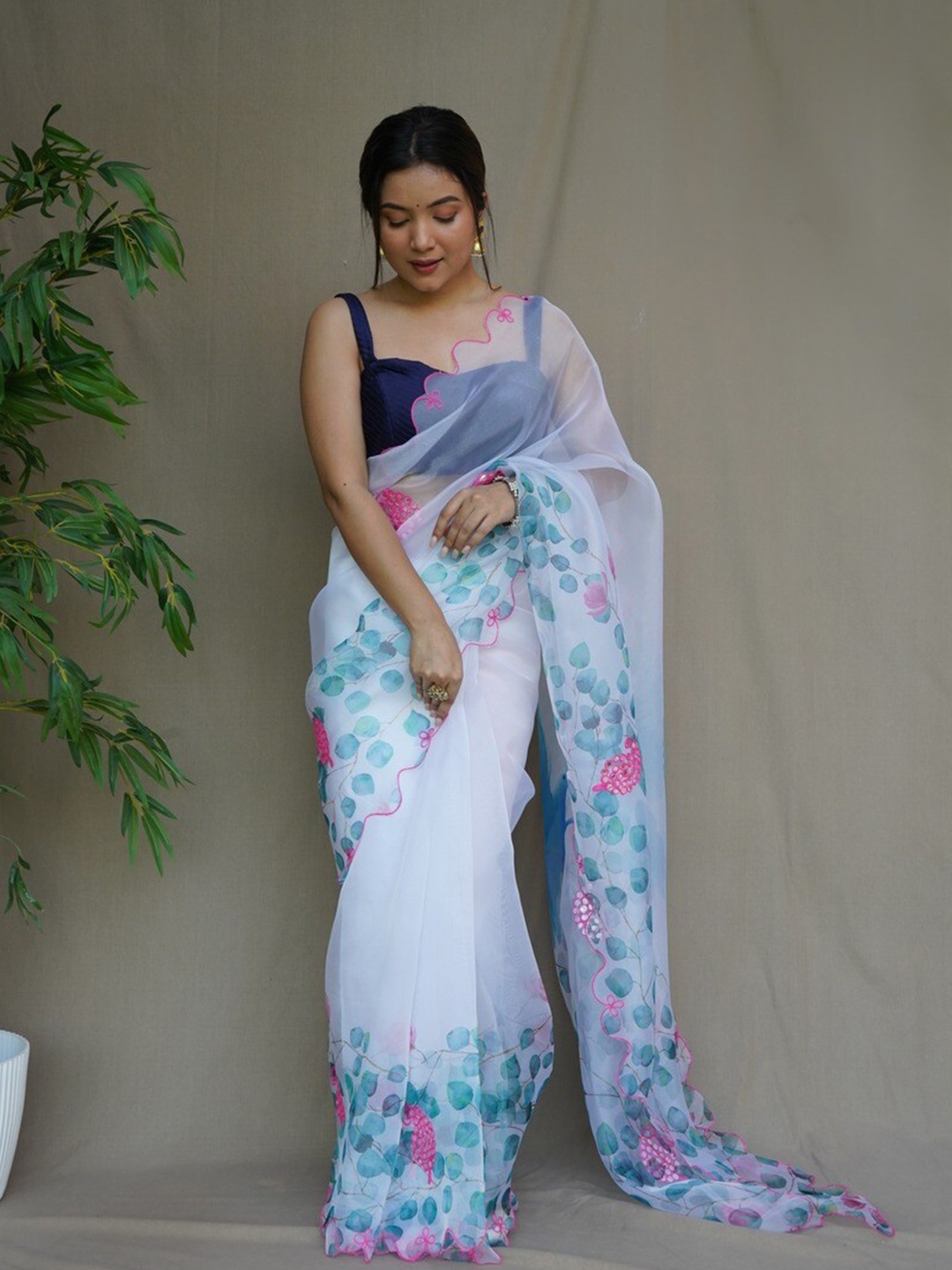 

Atulyam Tex World Floral Gotta Patti Organza Saree, White