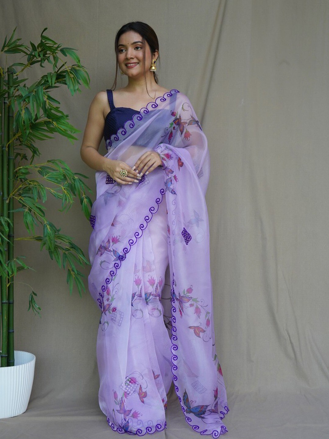 

Atulyam Tex World Floral Embroidered Organza Saree, Purple