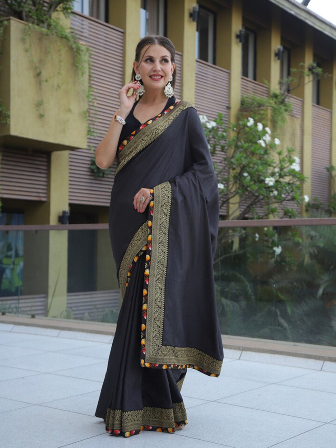 

Atulyam Tex World Poly Georgette Saree, Grey