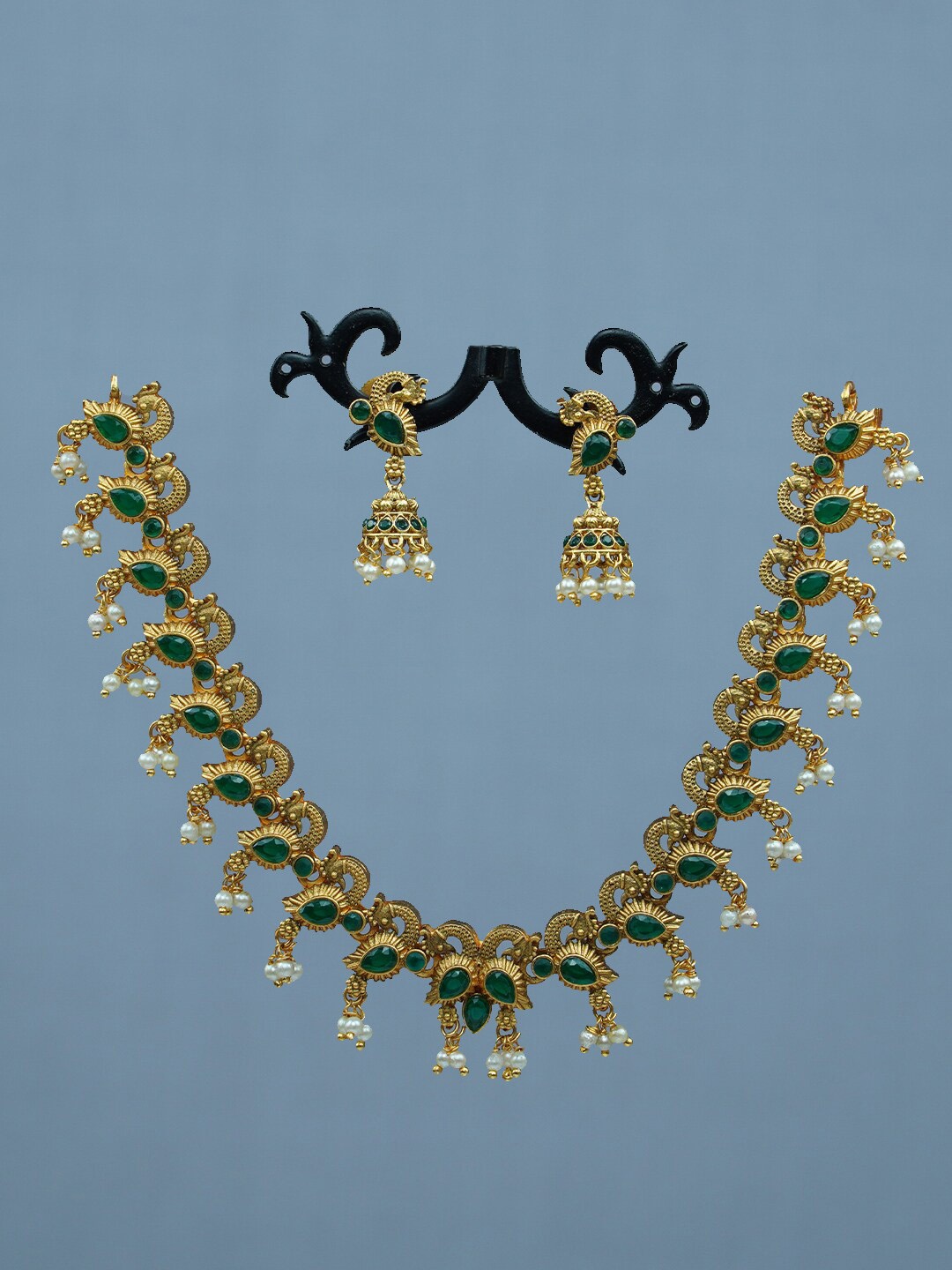 

Diksha collection Gold-Plated Stone-Studded & Beaded Jewellery Set
