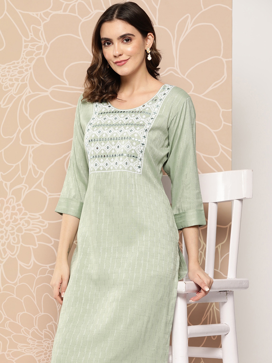 

ZOLA Geometric Embroidered Mirror Work Kurta, Green