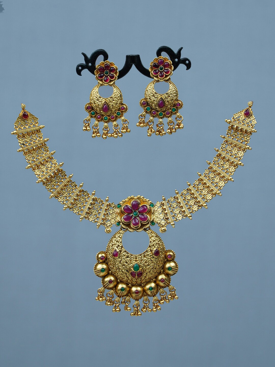 

Diksha collection Gold-Plated Stone Studded & Beaded Jewellery Set