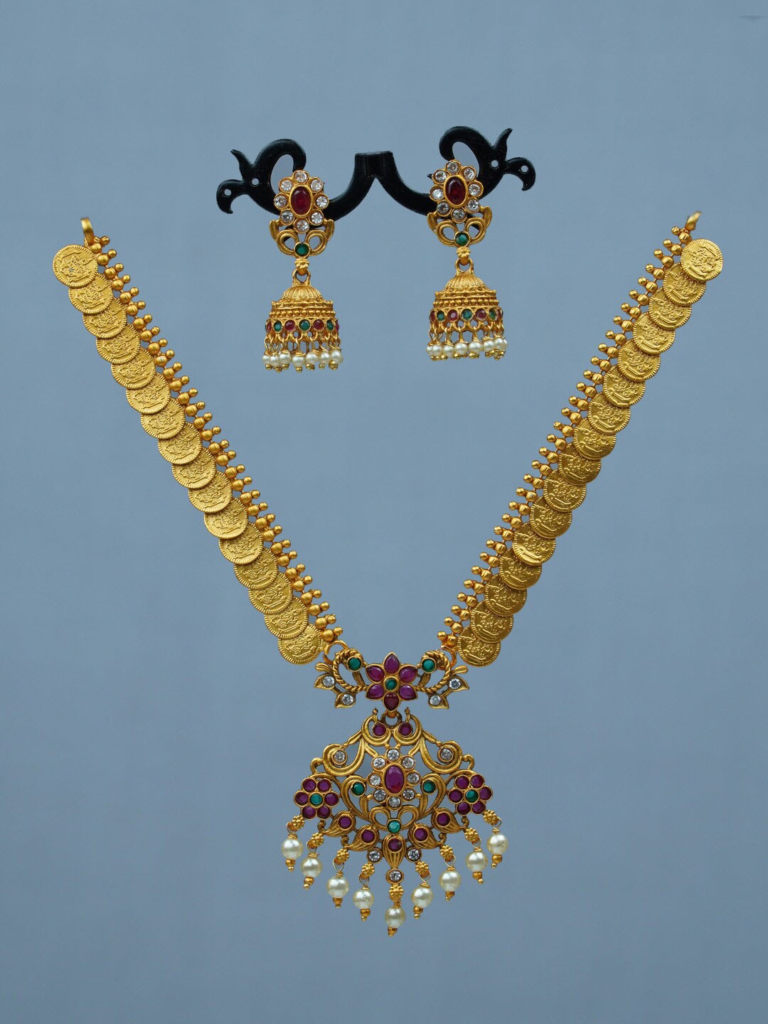 

Diksha collection Gold-Plated Stone-Studded & Beaded Jewellery Set