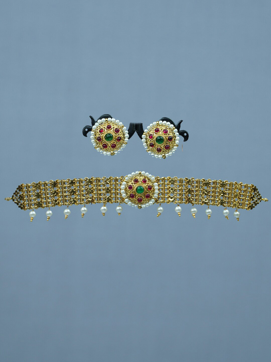 

Diksha collection Gold-Plated Stone-Studded & Beaded Jewellery Set