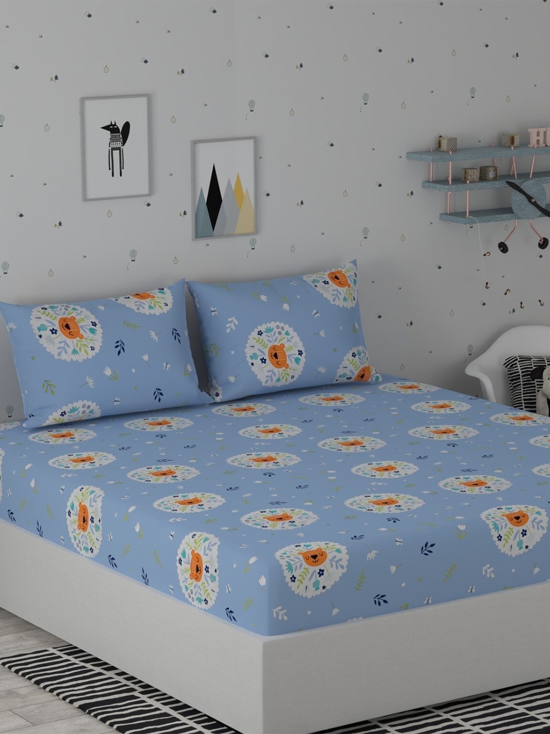 

Huesland Blue & White Floral Cotton 186 TC King Bedsheet With 2 Pillow Covers