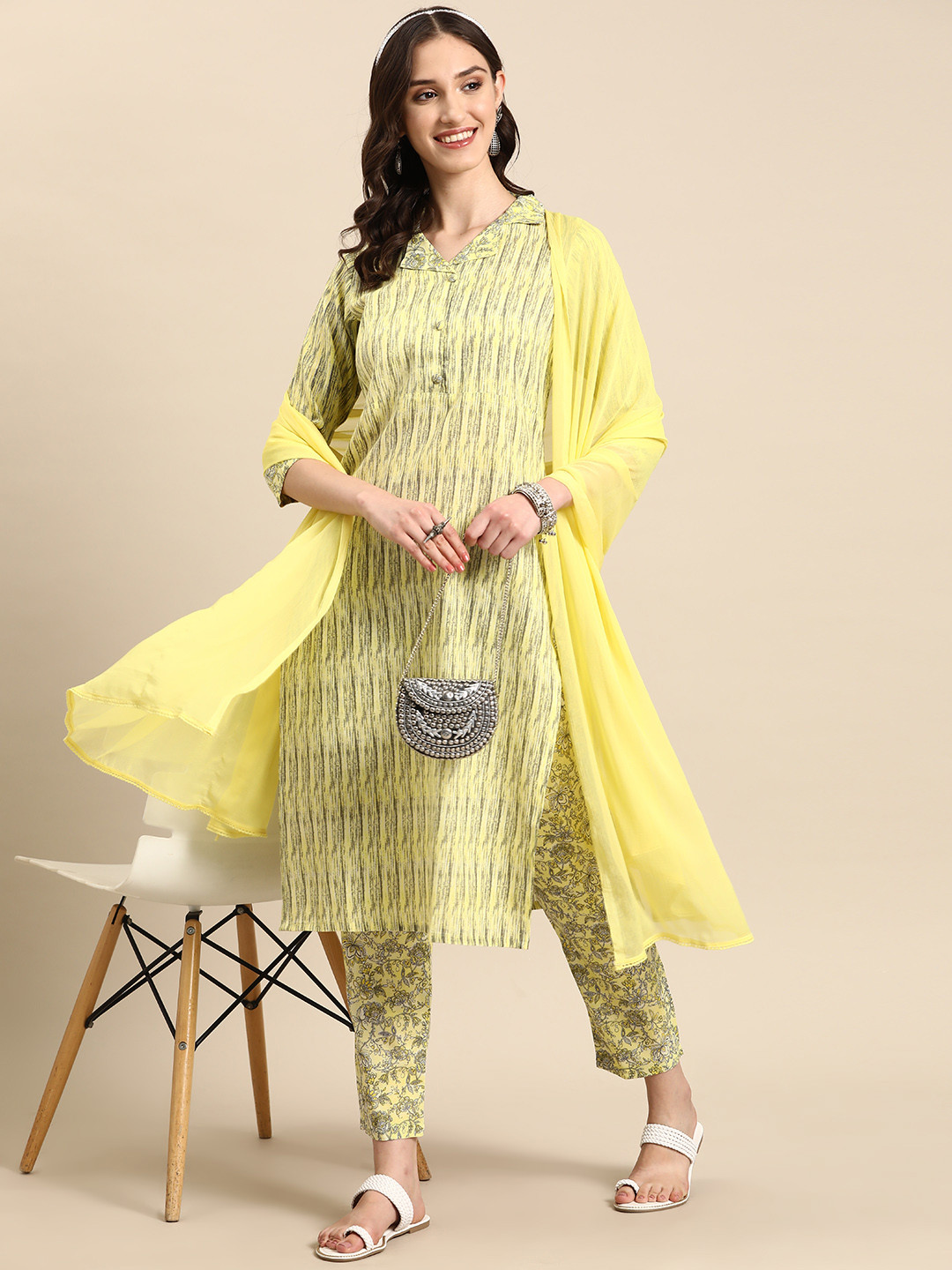 

Sangria Printed Regular Kurta with Trousers & Dupatta, Yellow