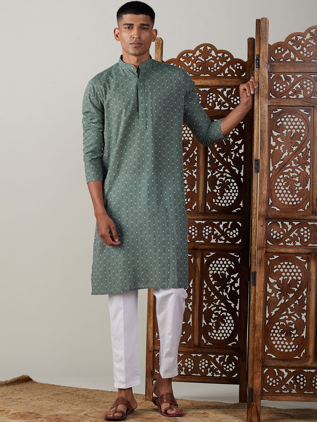

VASTRAMAY Men Woven Design Sustainable Kurta With Pyjamas, Green