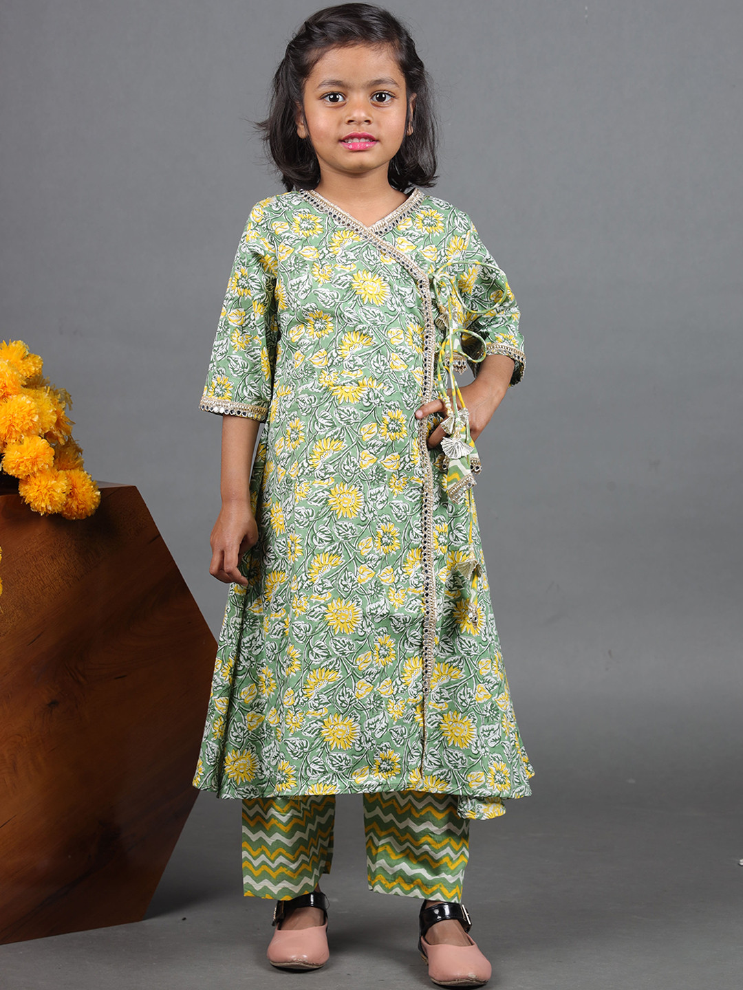 

Maaikid Girls Floral Printed Regular Pure Cotton Kurta With Trousers, Green