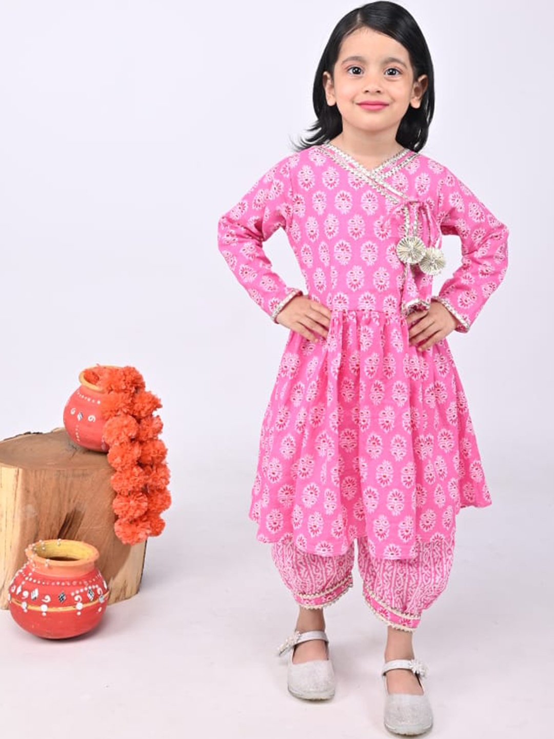 

Maaikid Girls Ethnic Motifs Printed Pure Cotton Kurta With Trousers, Pink