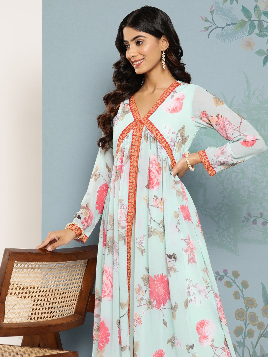 

Ahalyaa Floral Printed Empire Kurta With Trousers, Turquoise blue