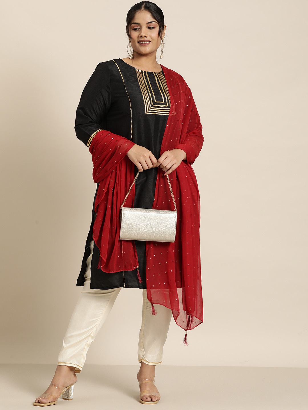 

SztoriWoven Design Dupatta with Sequins, Red