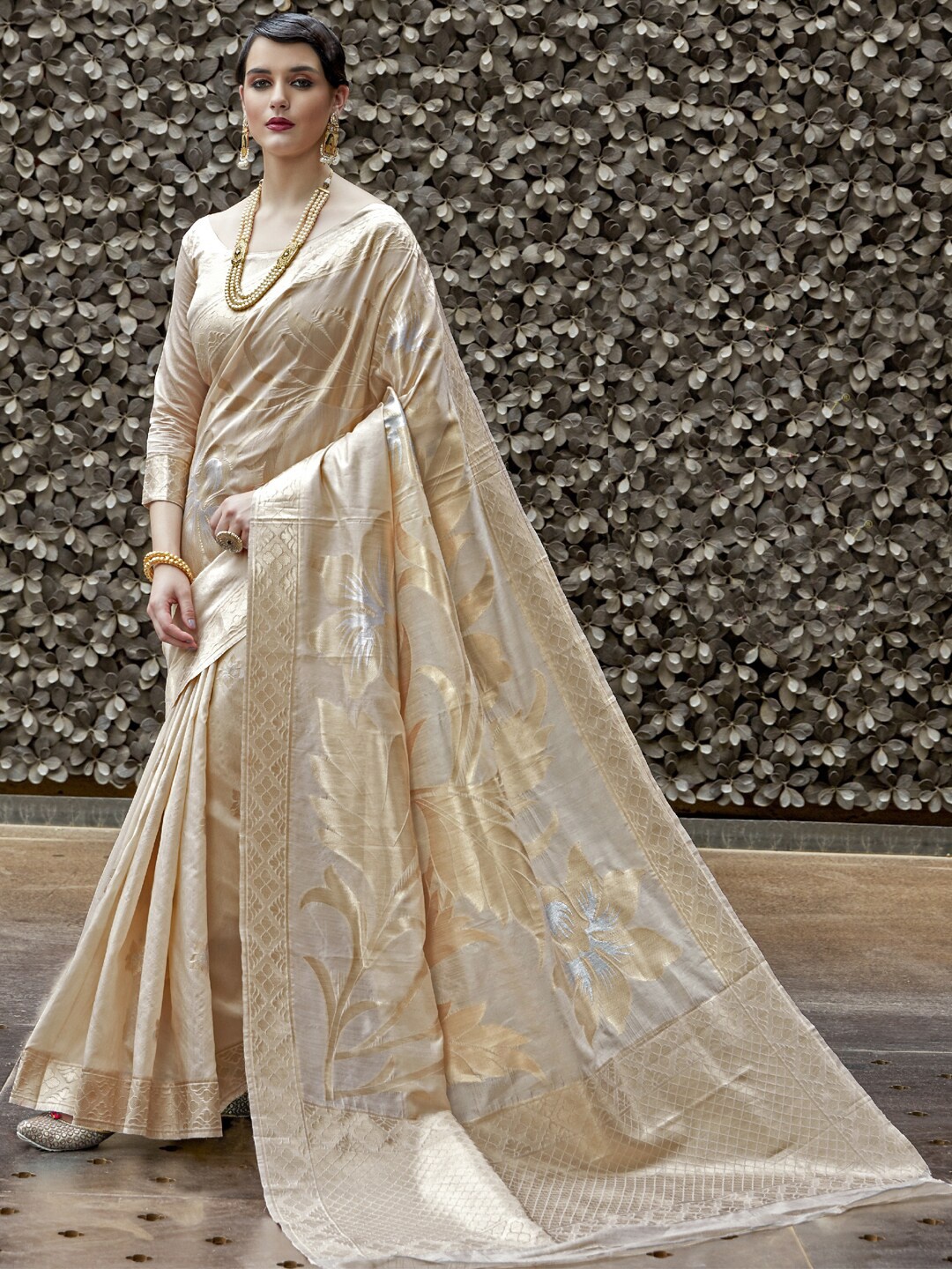 

Anouk Cream-Coloured & Gold-Toned Floral Woven Design Zari Banarasi Saree