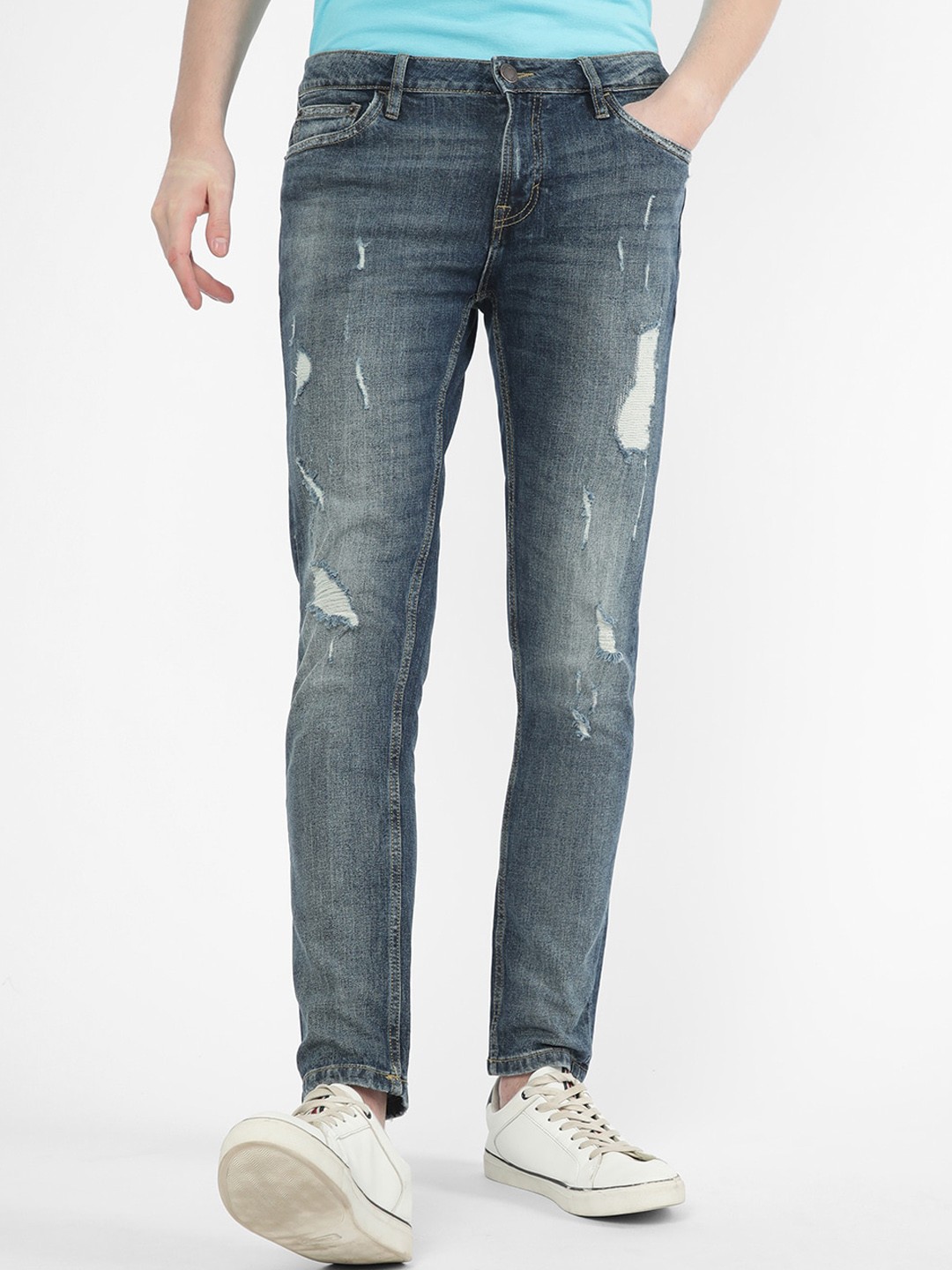 

R&B Men Relaxed Fit Mildly Distressed Light Fade Jeans, Blue