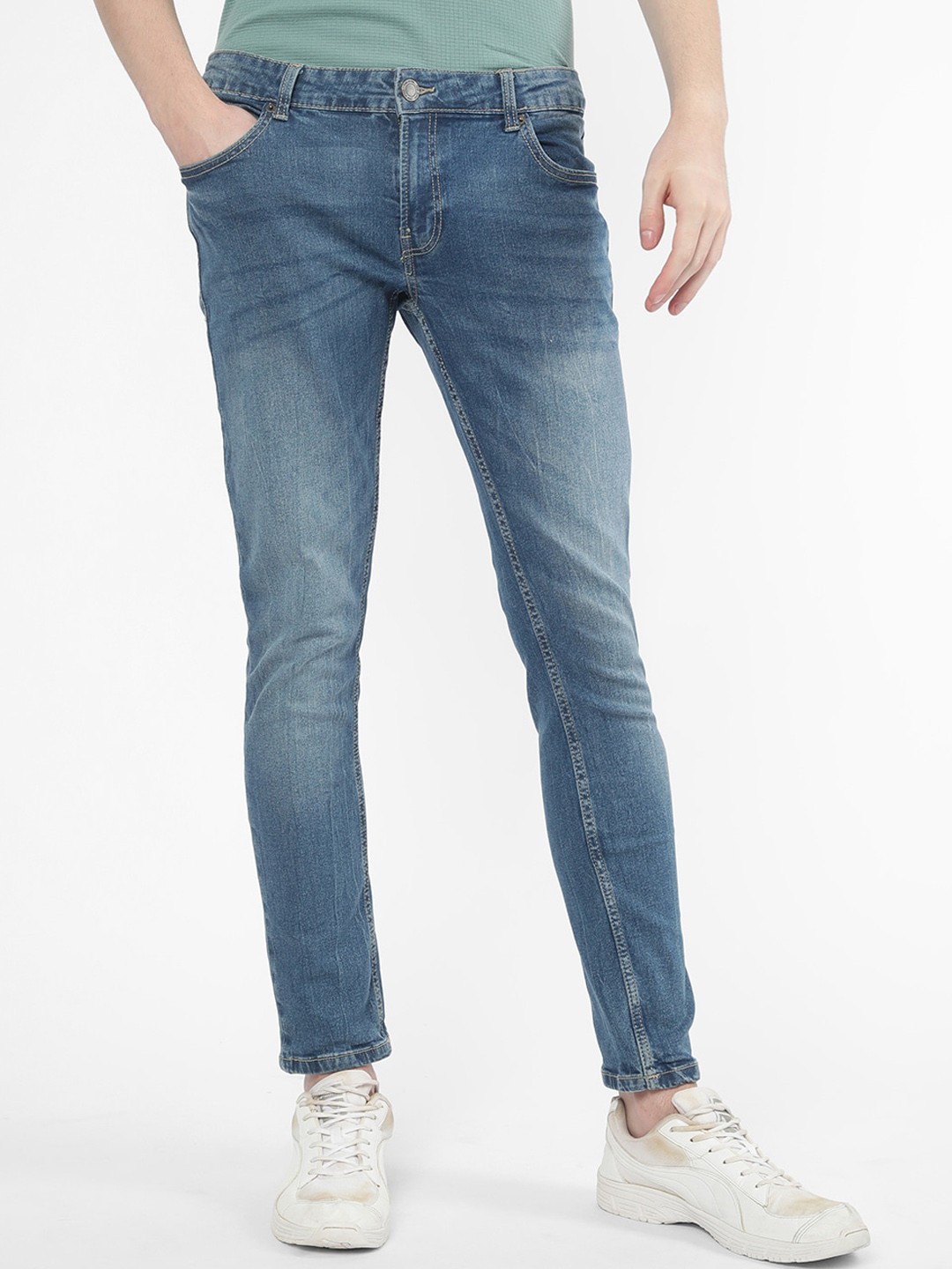 

R&B Men Relaxed Fit Low Distress Light Fade Jeans, Blue