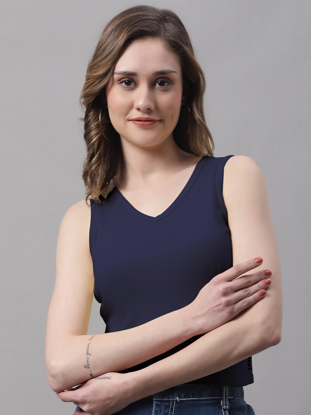 

FBAR Navy Cotton V-Neck Fitted Crop Top, Navy blue