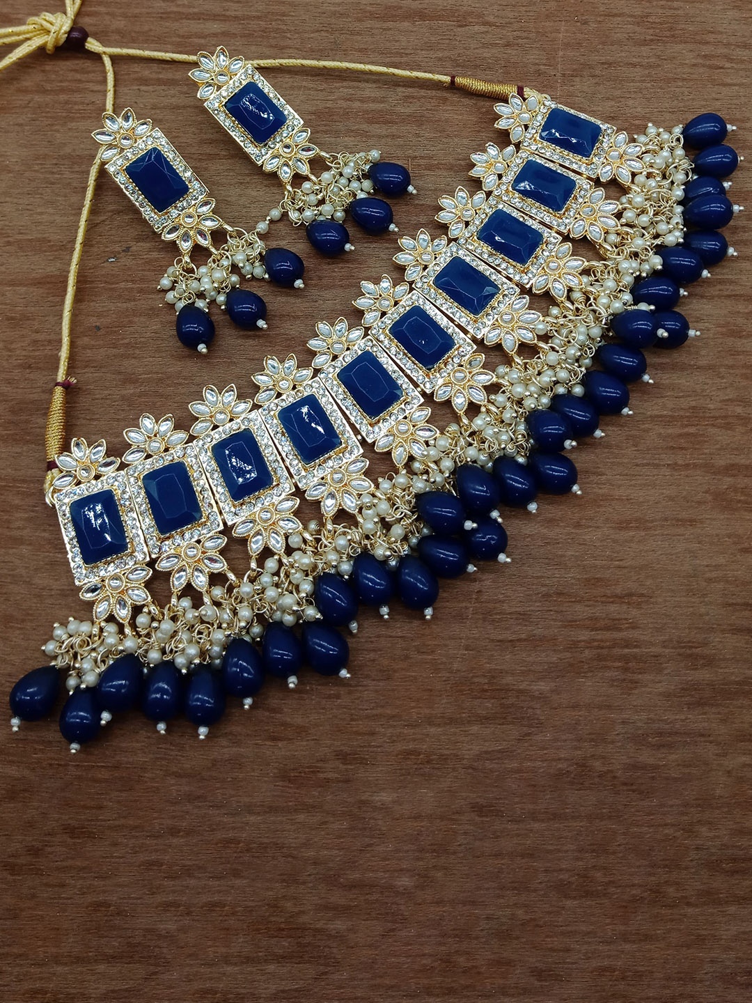 

AASHISH IMITATION Gold-Plated Stone-Studded & Beaded JewellerySet