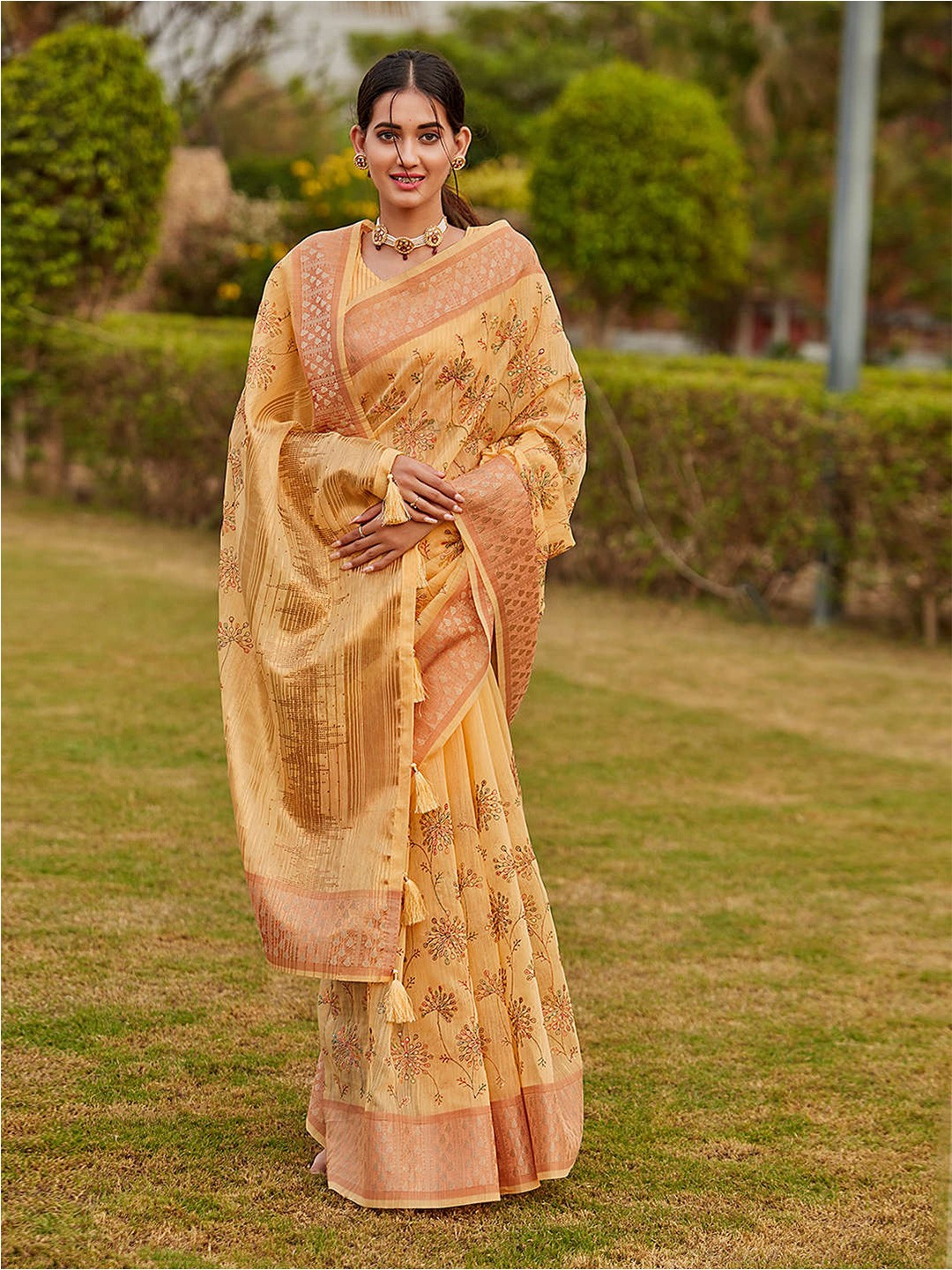 

Mitera Yellow & Gold-Toned Floral Zari Pure Linen Saree