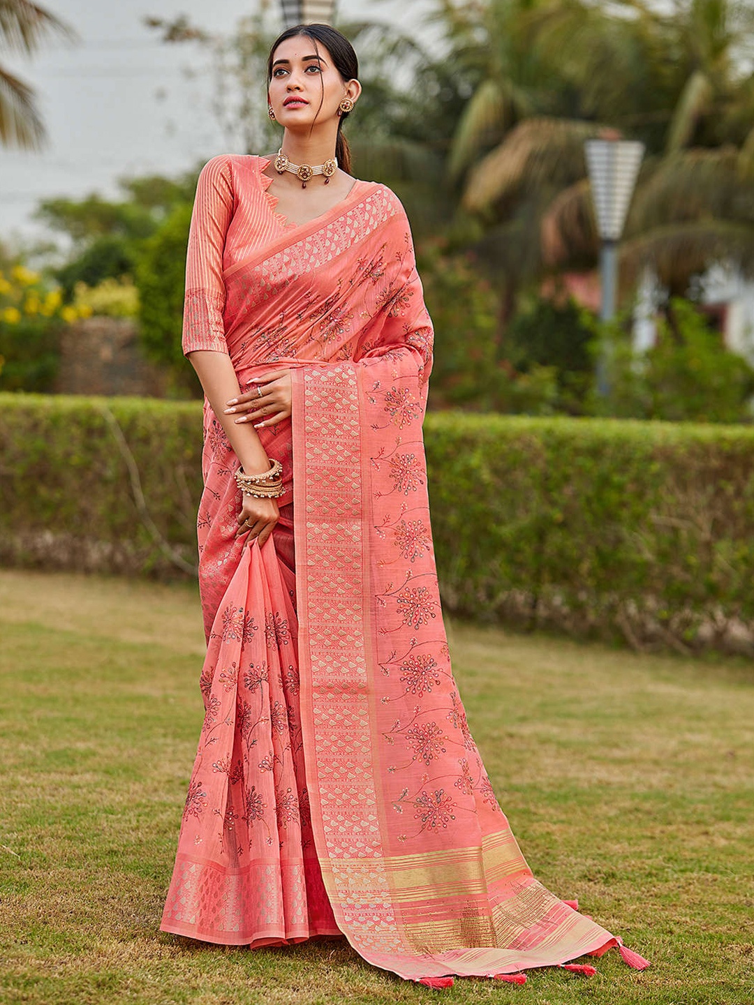 

Mitera Peach-Coloured & Gold-Toned Floral Zari Pure Linen Saree