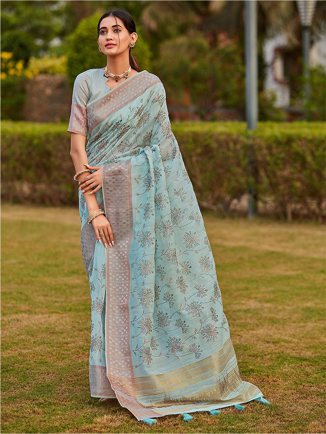 

Mitera Blue & Gold-Toned Floral Embroidered Pure Linen Saree