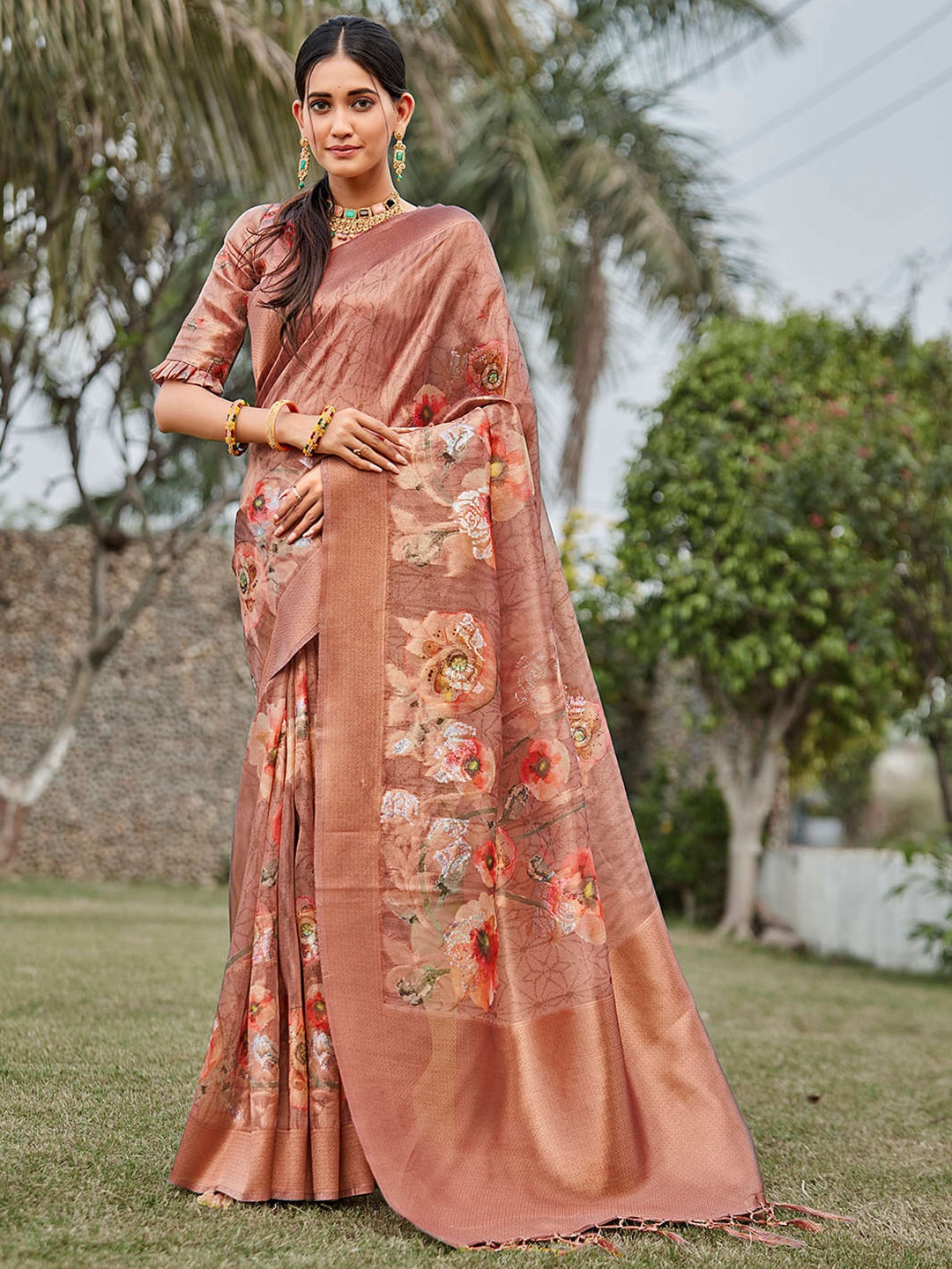 

Mitera Peach-Coloured & Gold-Toned Floral Woven design Zari Tissue Saree