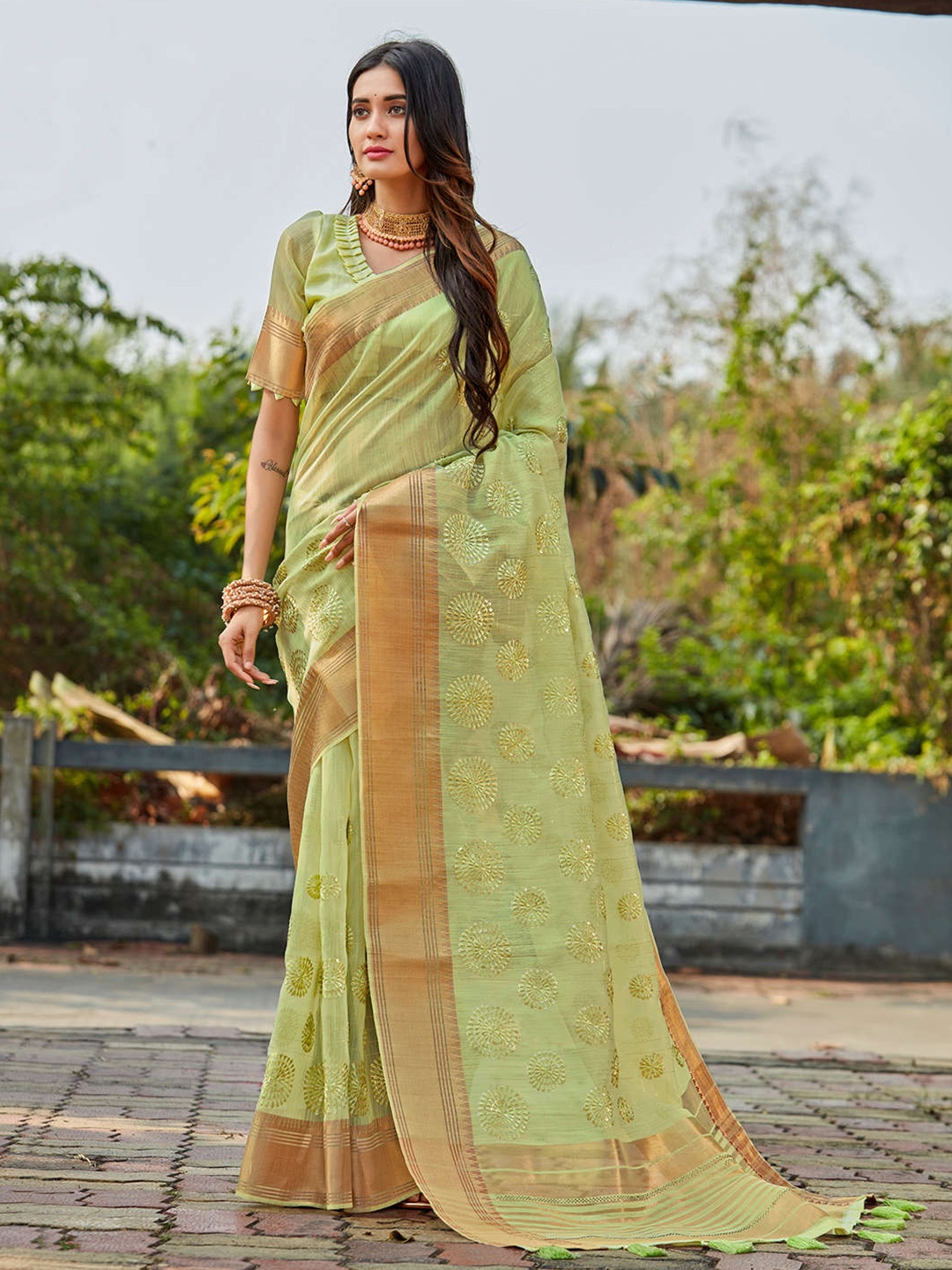 

Mitera Green & Gold-Toned Sequinned Embellished Zari Pure Linen Saree