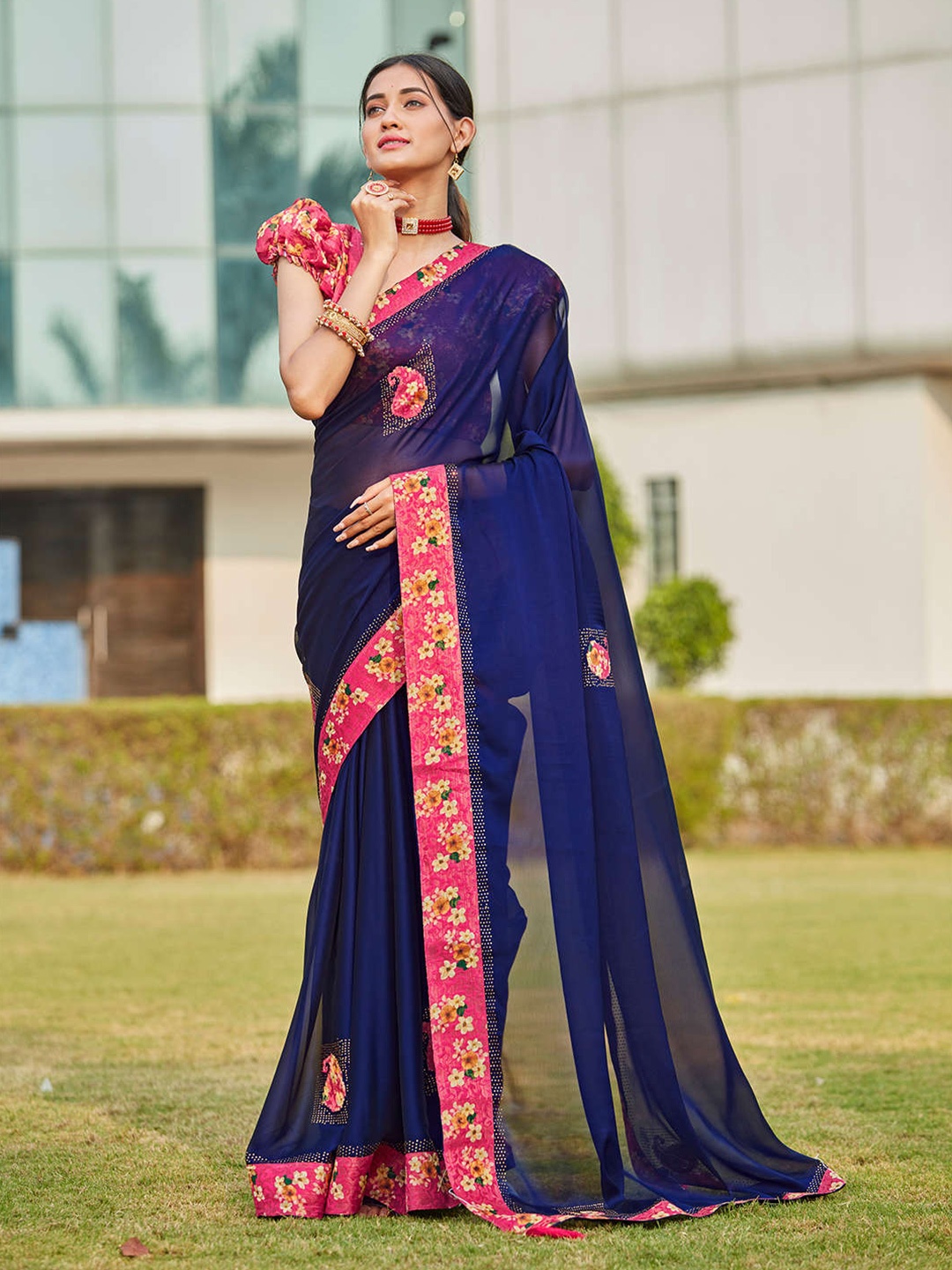 

Mitera Navy Blue & Pink Floral Printed Saree