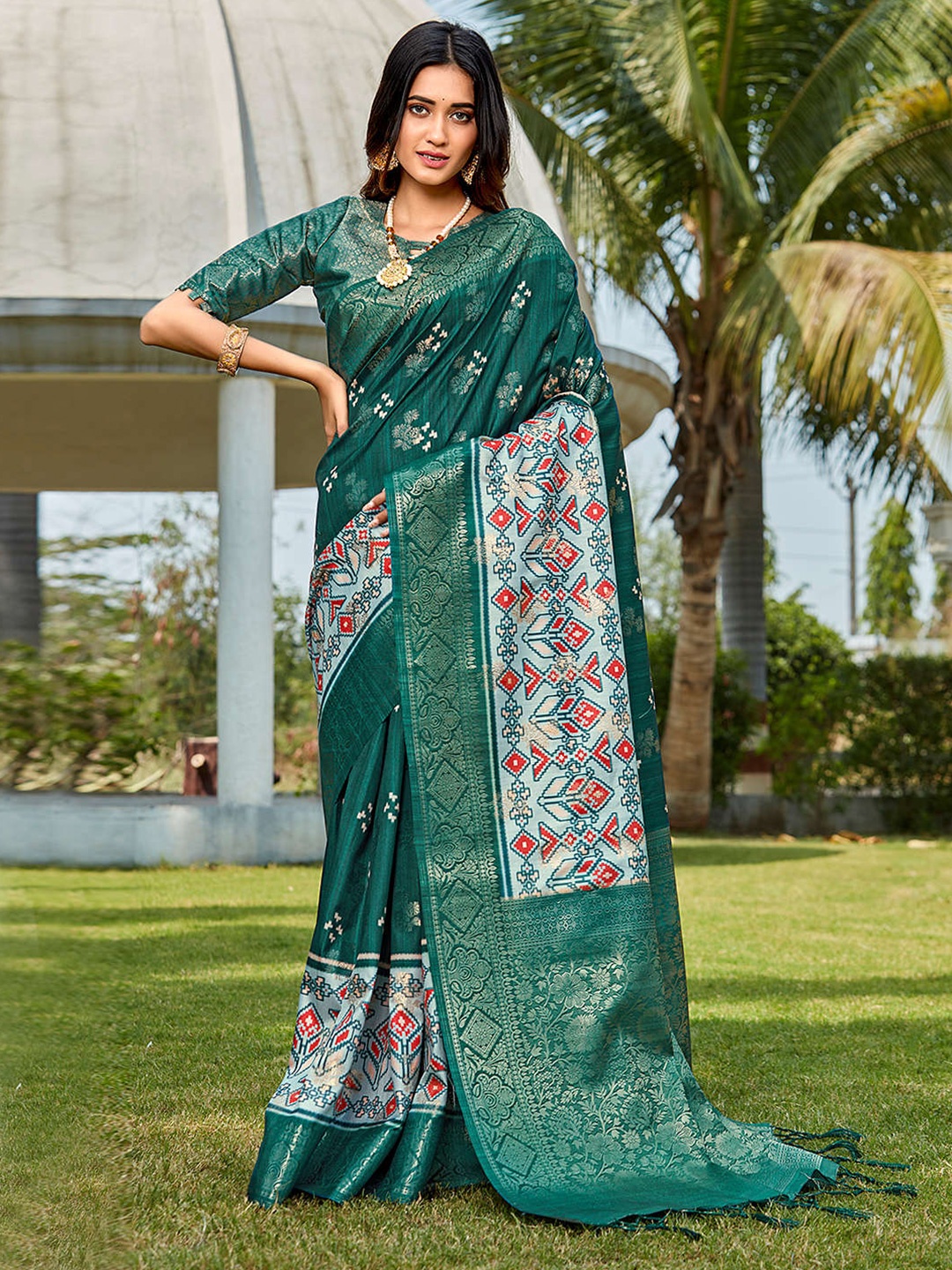 

Mitera Sea Green & Blue Zari Silk Blend Saree