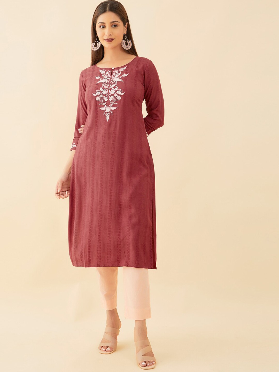 

Maybell Floral Yoke Design Round Neck Kurta, Pink