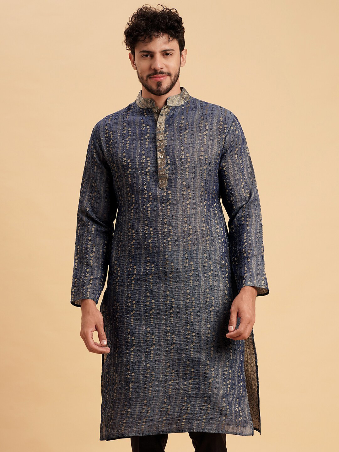 

Vrundavan ethics Woven Design Mandarin Collar Jacquard Cotton Kurta, Navy blue