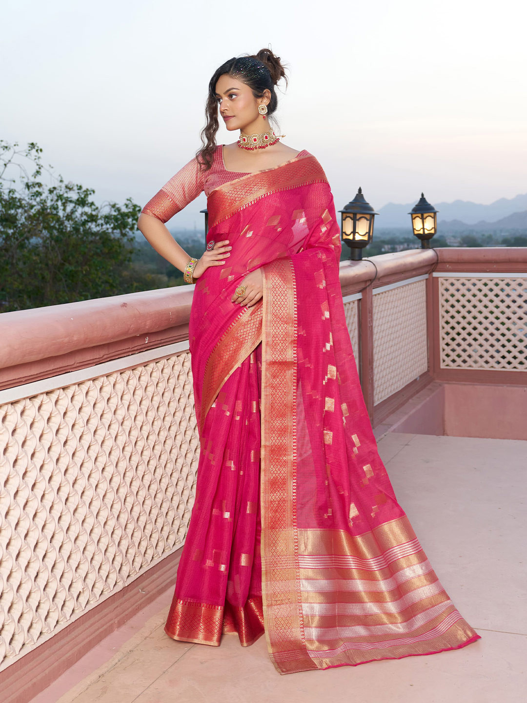 

elora Geometric Woven Design Zari Banarasi Saree, Pink