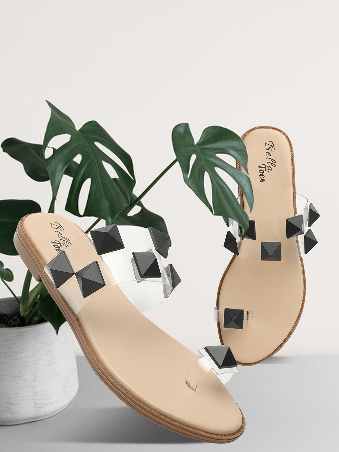 

Bella Toes Colourblocked One Toe Flats, Black