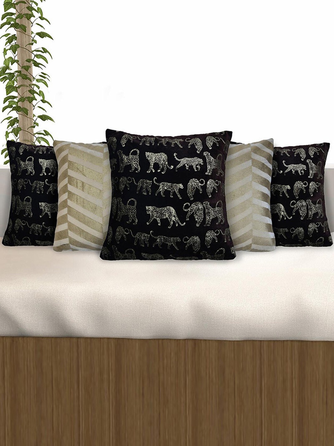 

Athome by Nilkamal Beverlly Black & Cream-Coloured 5-Pieces Square Cushion Covers