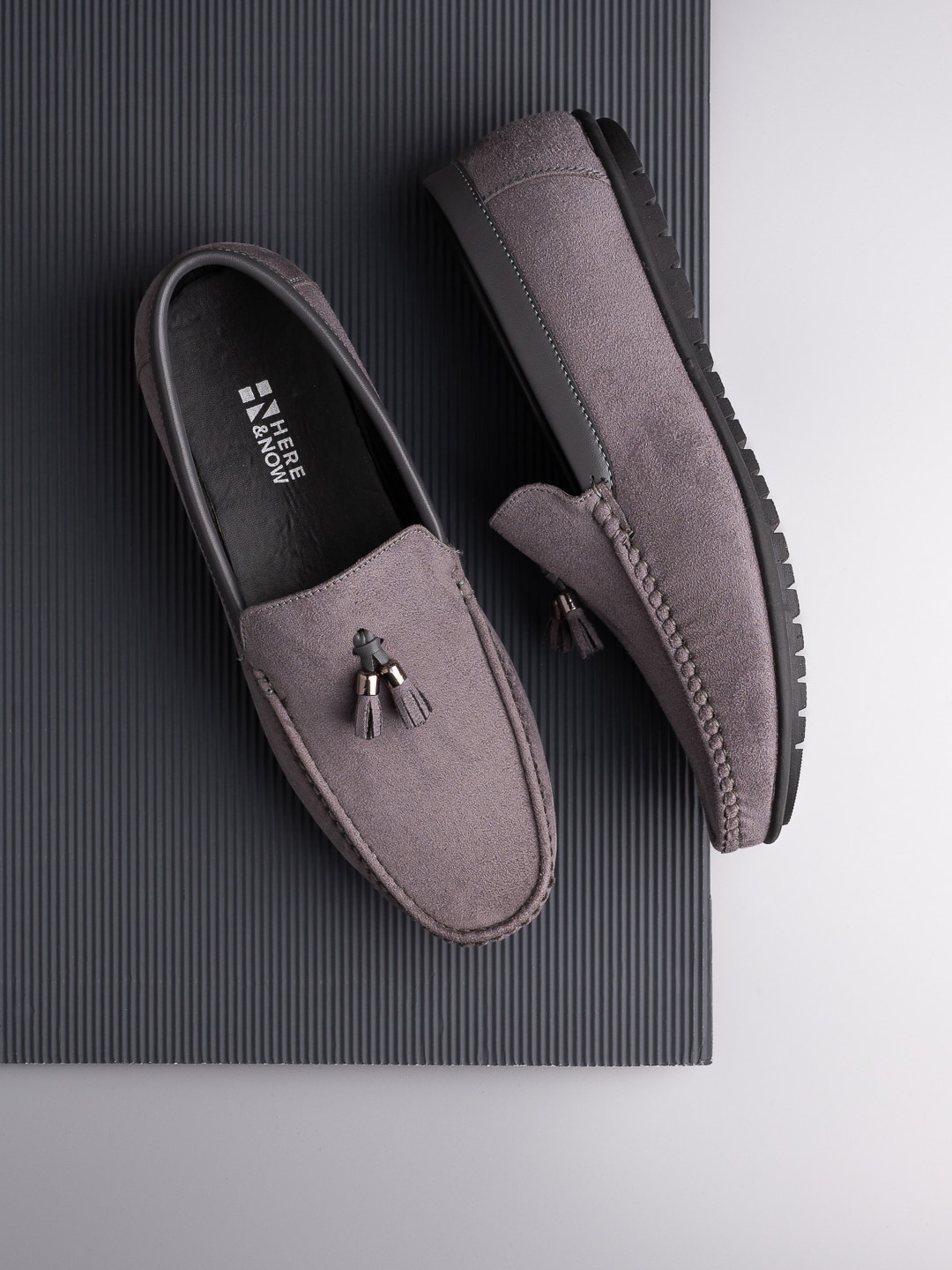 

HERE&NOW Men Grey Padded Insole Suede Tassel Loafers