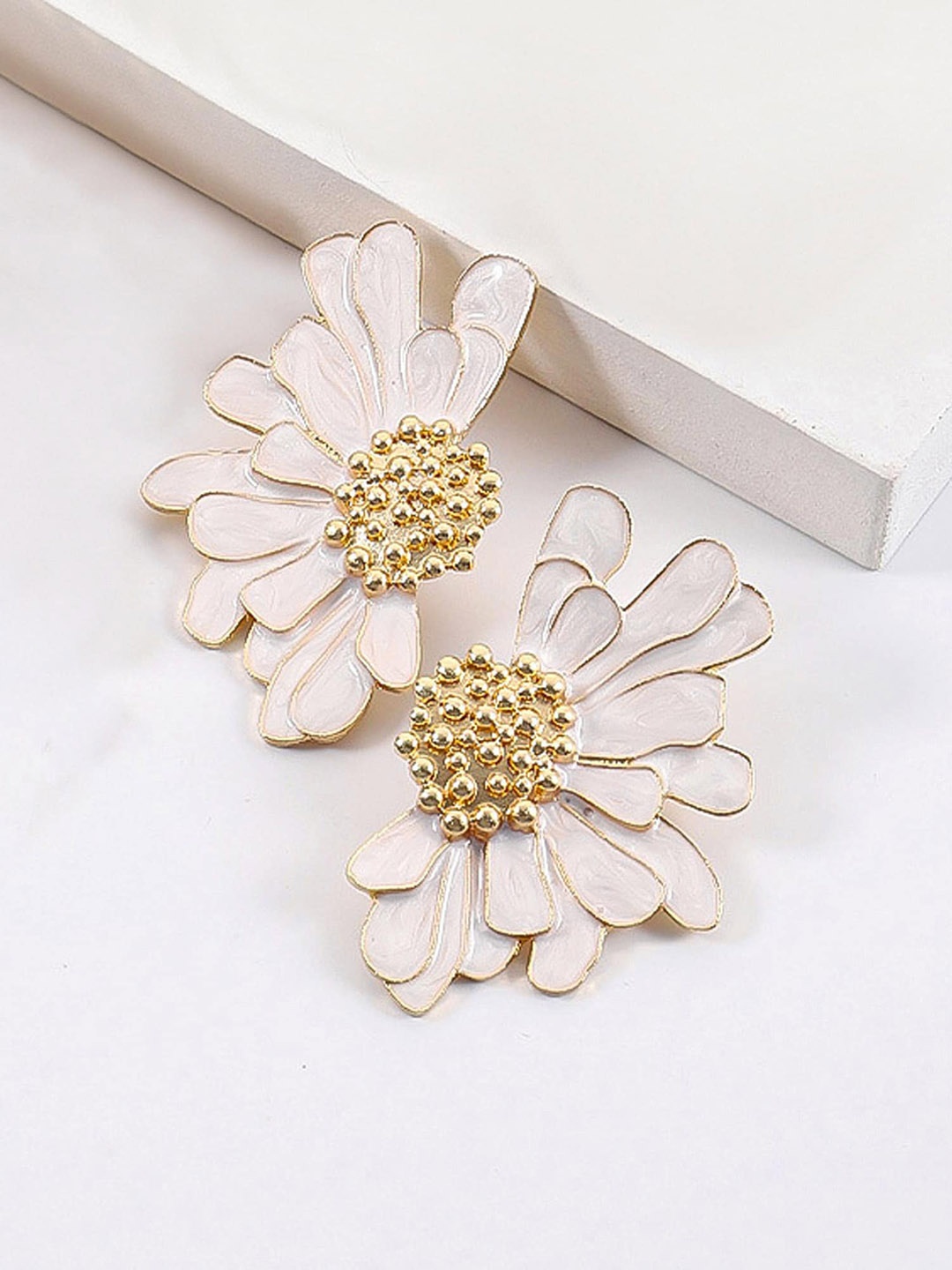 

Bellofox White Floral Stud Earrings