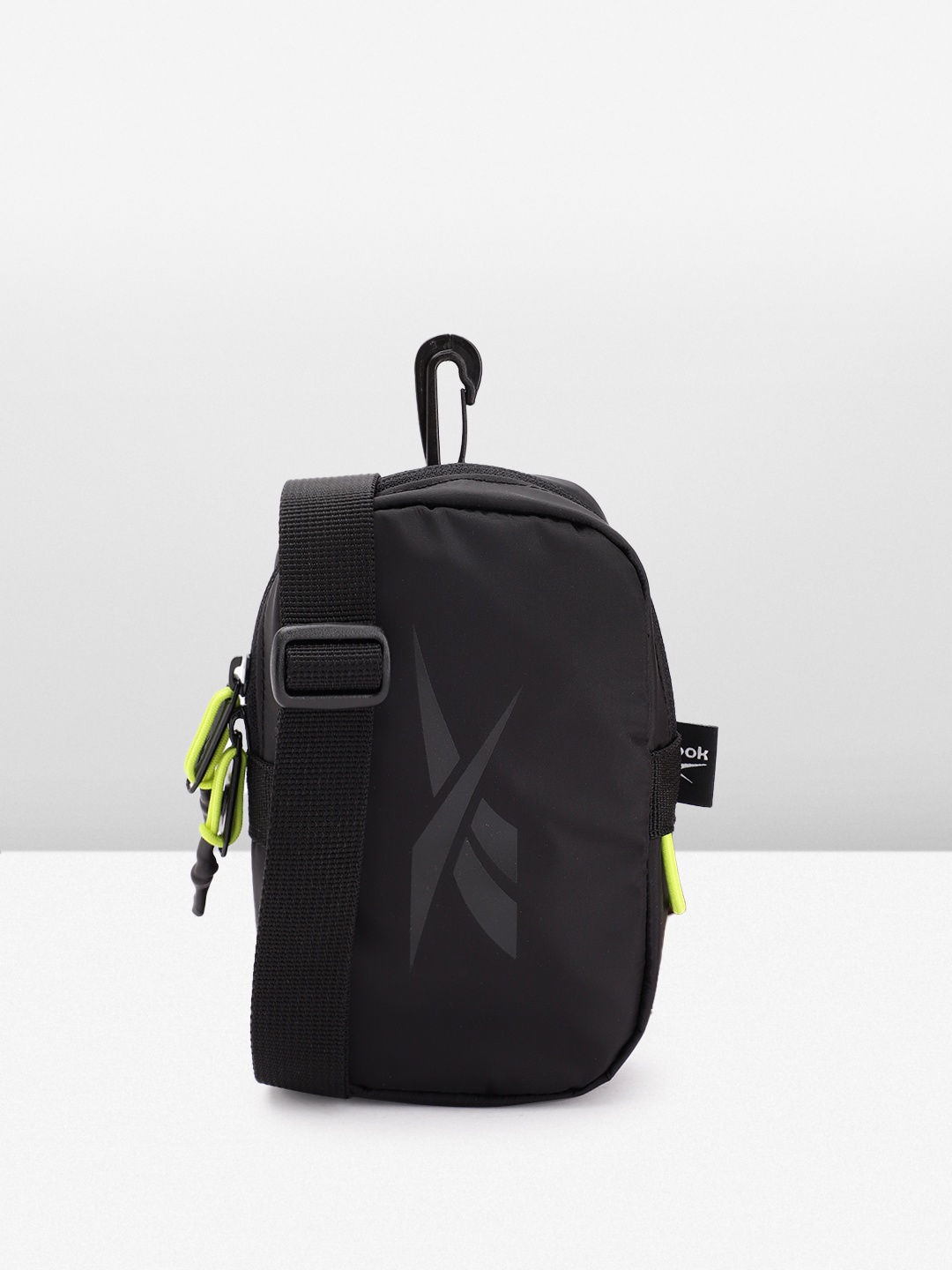 

Reebok Unisex Brand Logo Detail Travel Pouch, Black