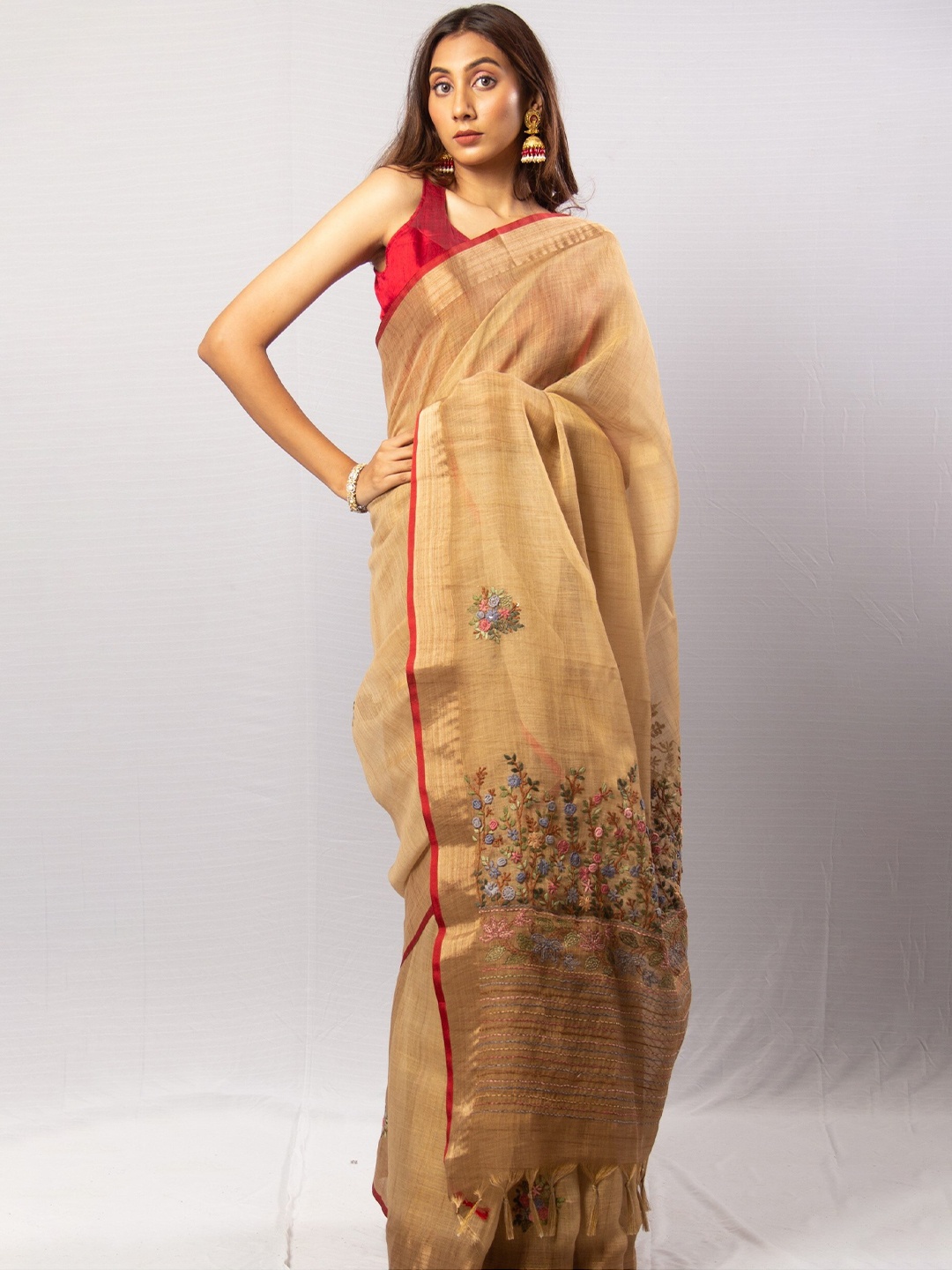 

Simaaya Floral Embroidered Tissue Tussar Saree, Gold