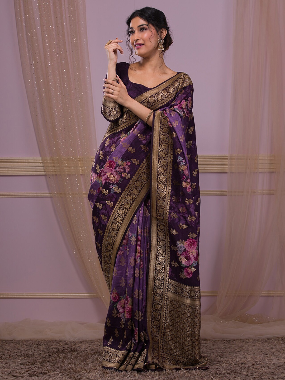 

Koskii Floral Woven Design Zari Banarasi Saree, Burgundy