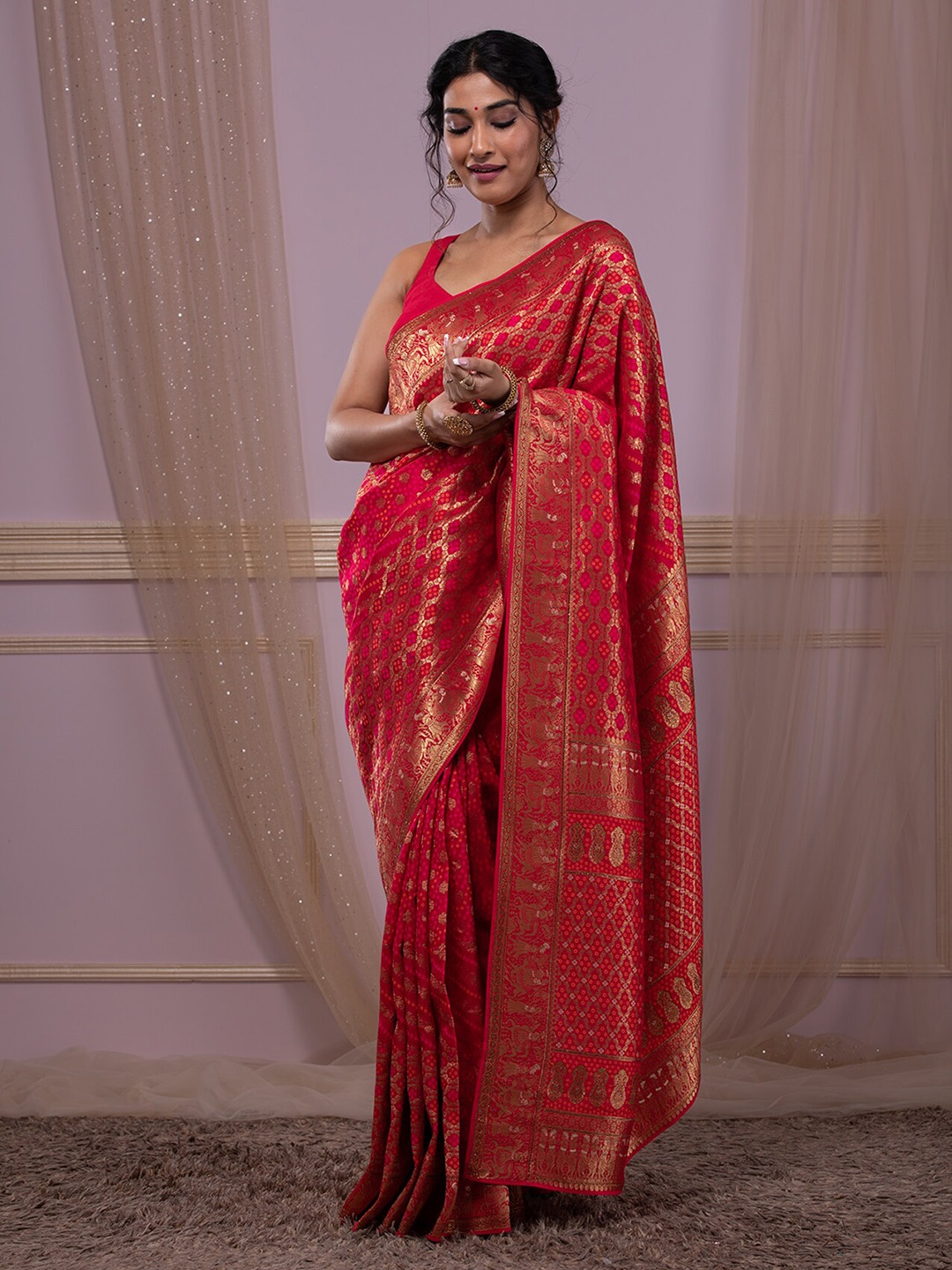 

Koskii Ethnic Motifs Woven Design Zari Brocade Banarasi Saree, Red