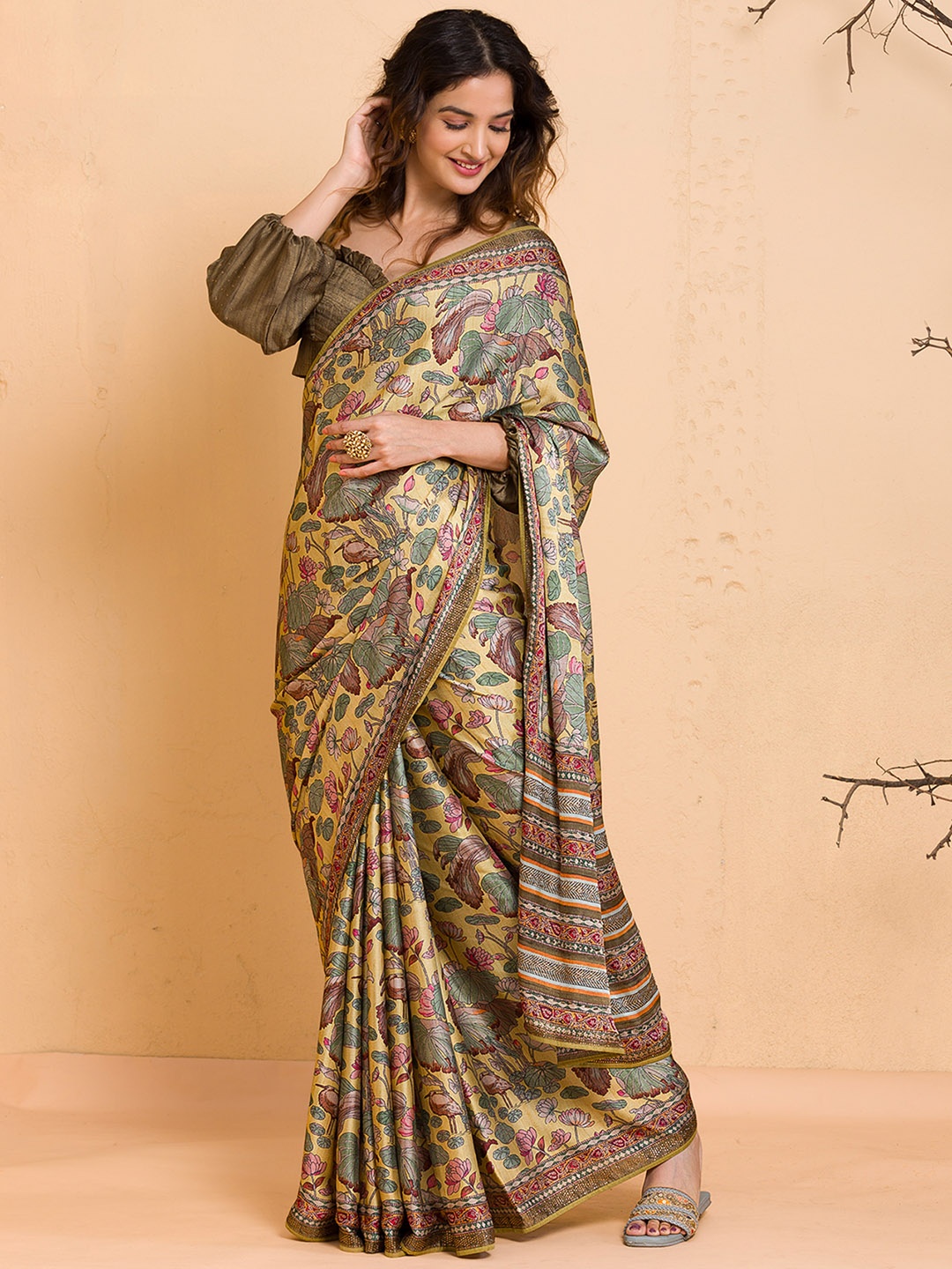 

Koskii Floral Printed Embellished Saree, Yellow