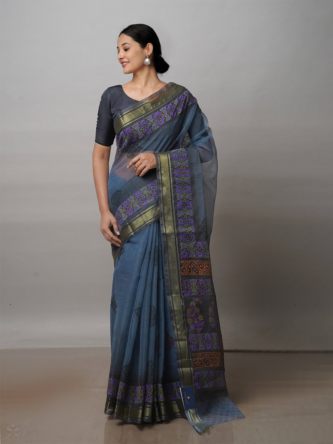 

Unnati Silks Ethnic Motifs Zari Pure Cotton Kota Saree, Grey
