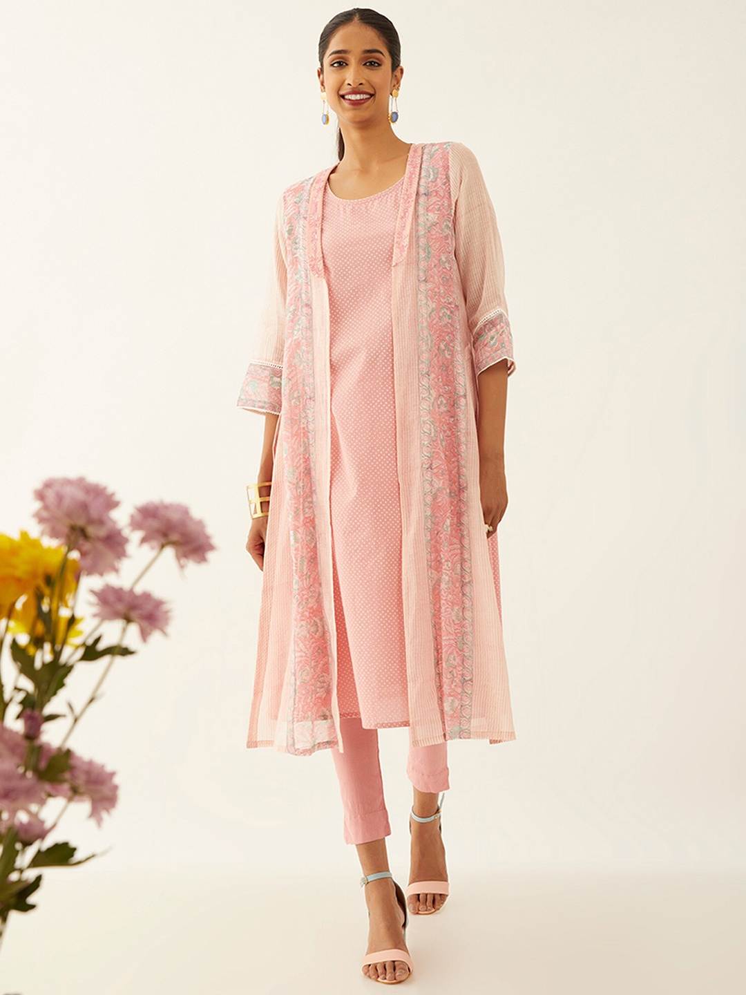 

Taneira Floral Printed Regular Kurta with Trousers, Pink