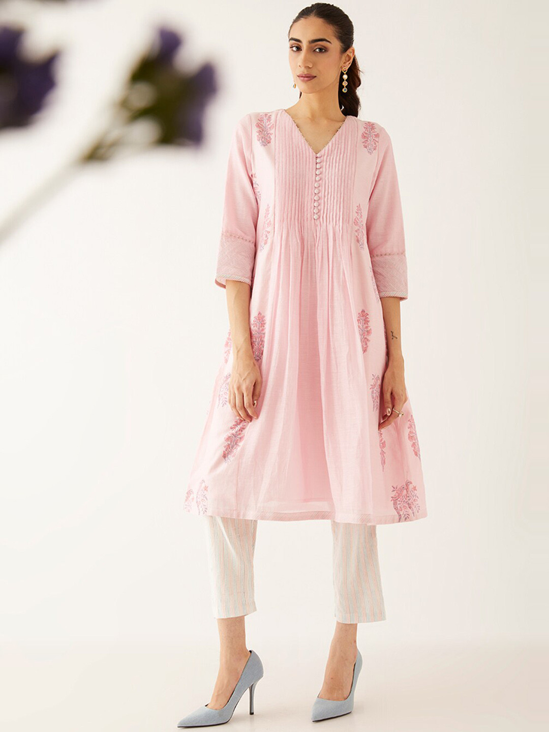 

Taneira Ethnic Motifs Embroidered Kurta With Trousers, Pink
