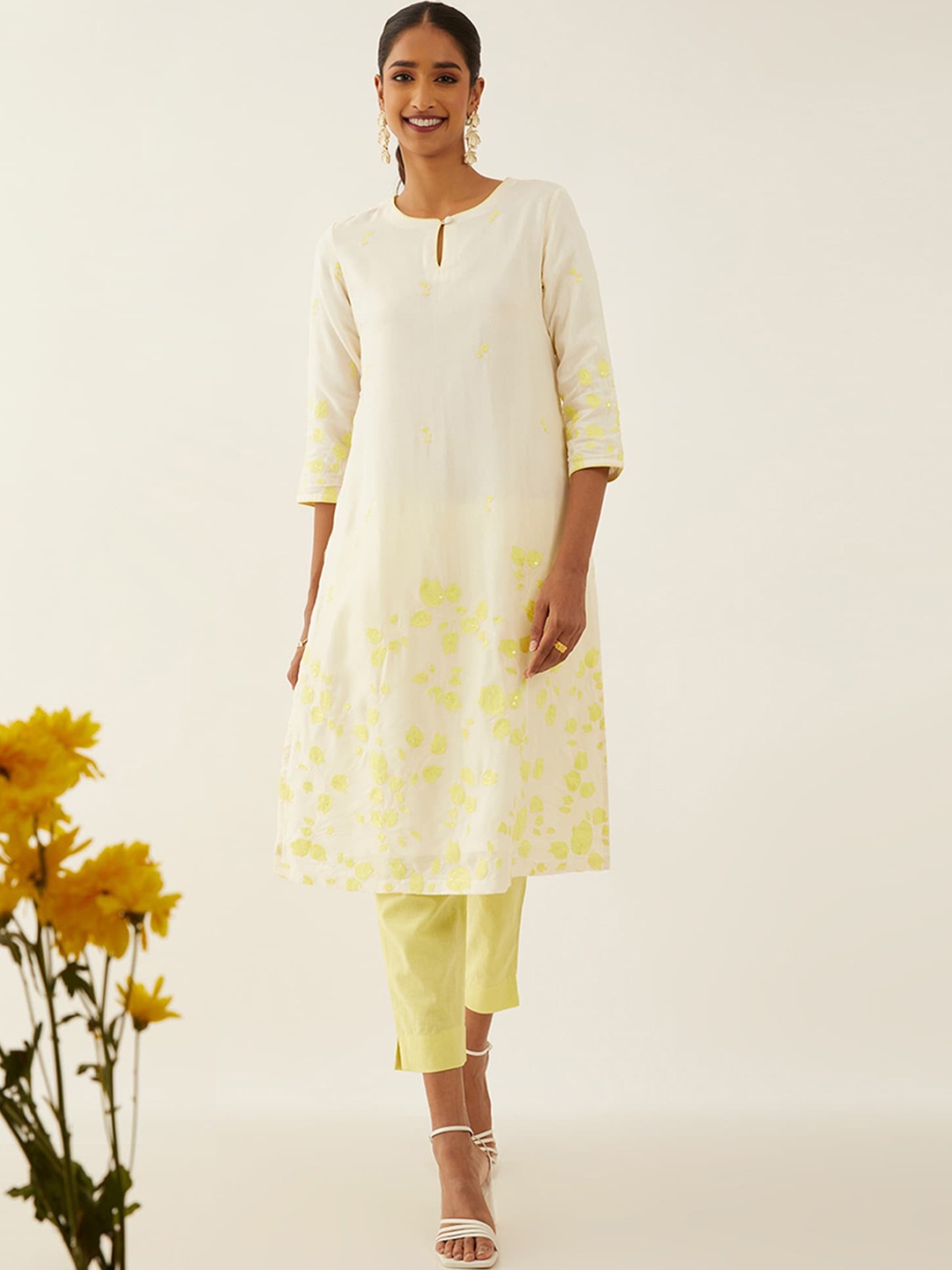 

Taneira Floral Embroidered Keyhole Neck A-Line Kurta, Off white