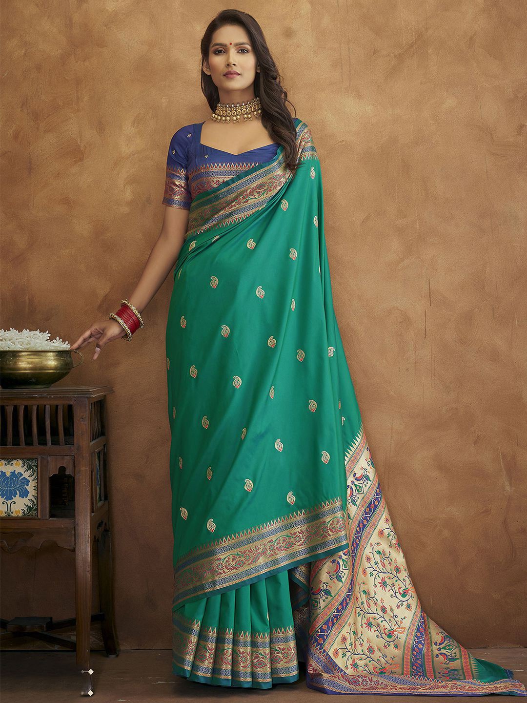 

Mitera Green & Cream-Coloured Woven Design Zari Paithani Saree