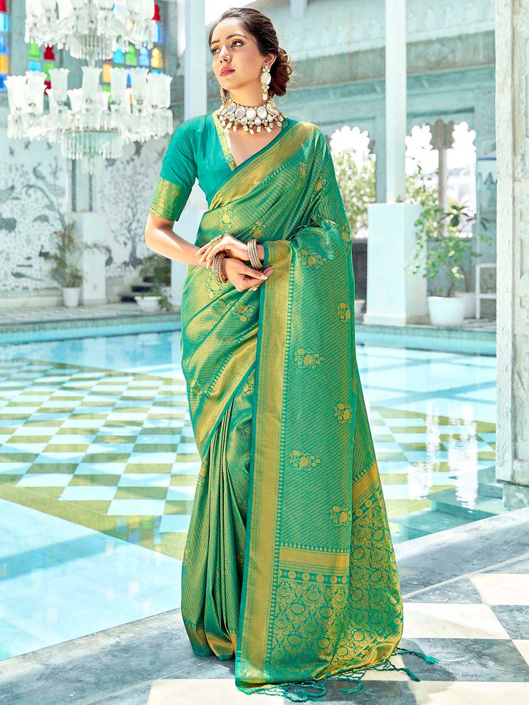 

Mitera Green & Gold-Toned Woven Design Zari Saree