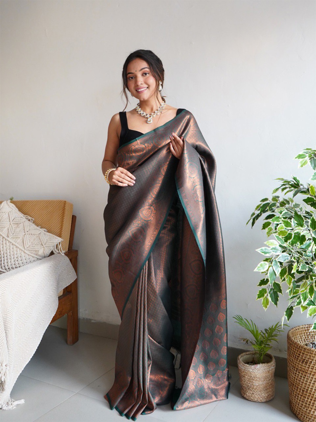 

VEERAX Woven Design Zari Silk Blend Banarasi Saree, Grey