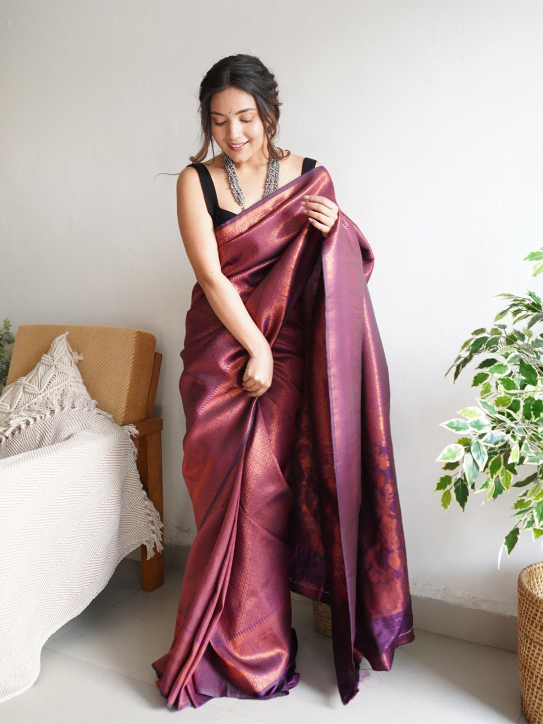 

VEERAX Woven Design Zari Banarasi Saree, Purple