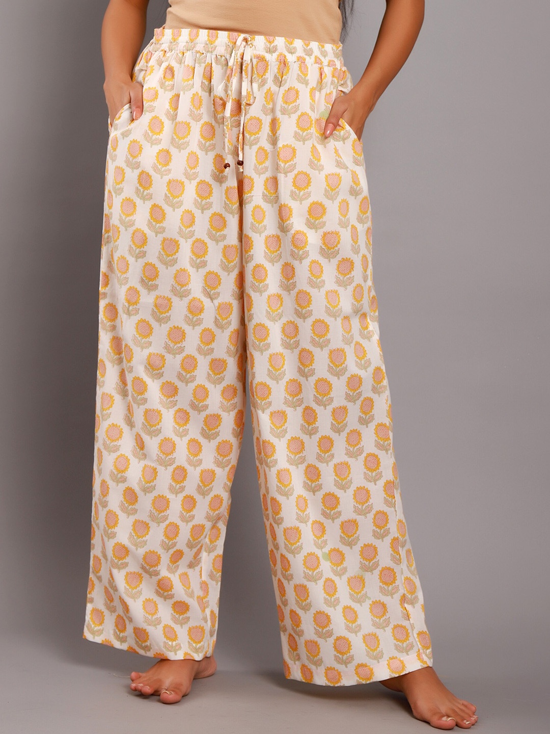 

GAURANCHE Women Floral Printed Pure Cotton Lounge Pants, White