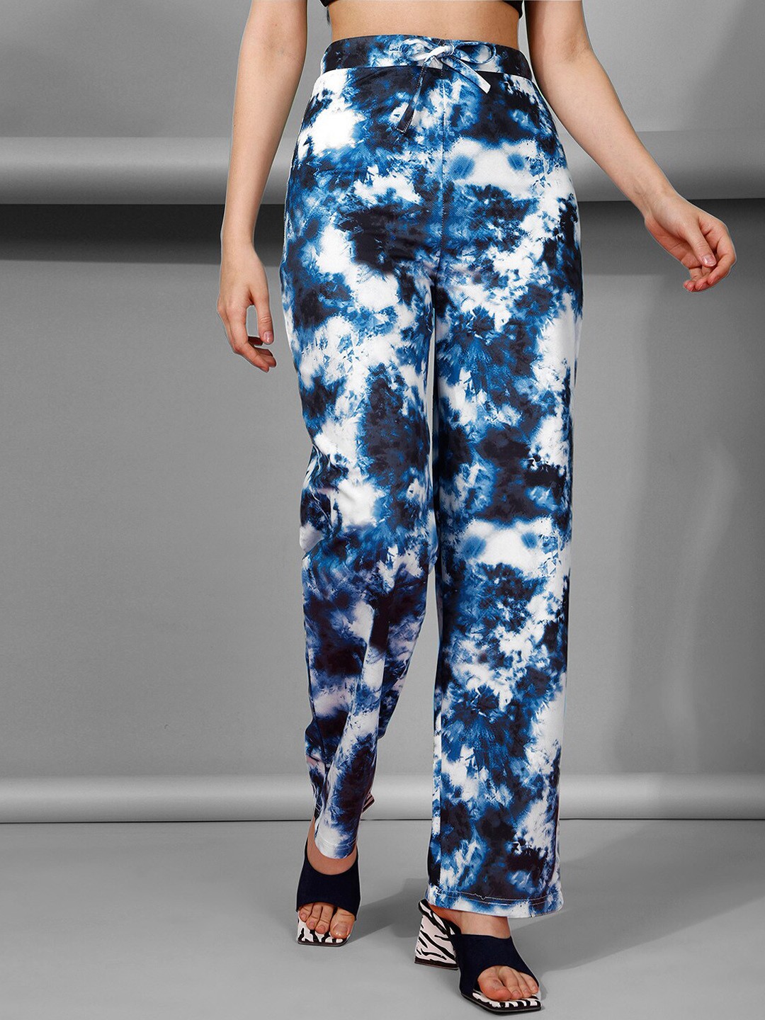 

Selvia Women Abstract Printed Easy Wash Parallel Trousers, Blue