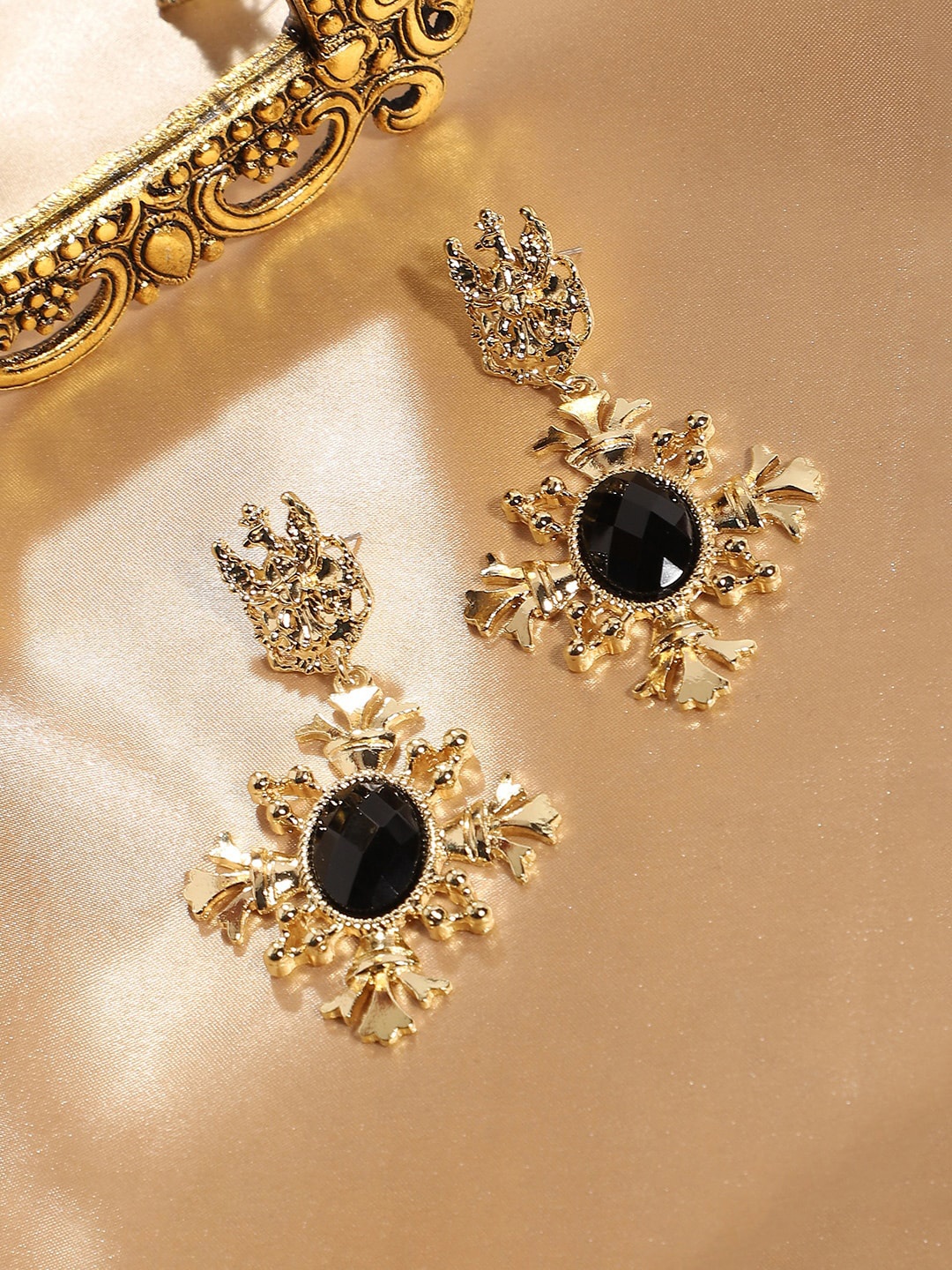 

SOHI Gold-Plated Contemporary Drop Earrings